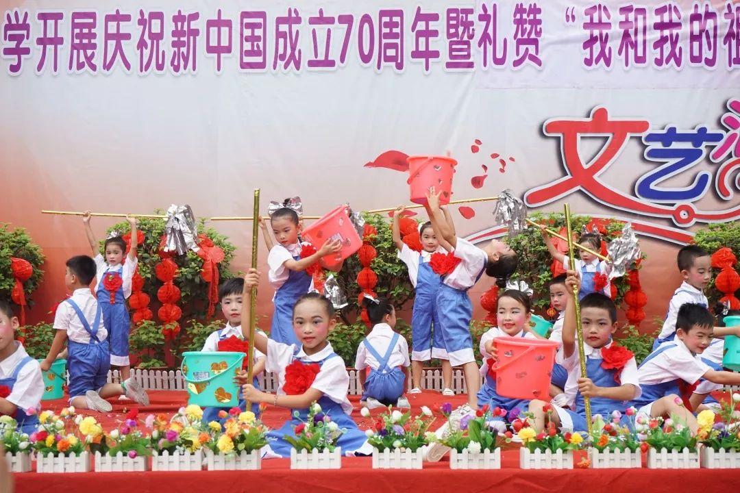 两会“溢”书香 阅读共远方 湖南省两会首设湖湘文化出版物展台